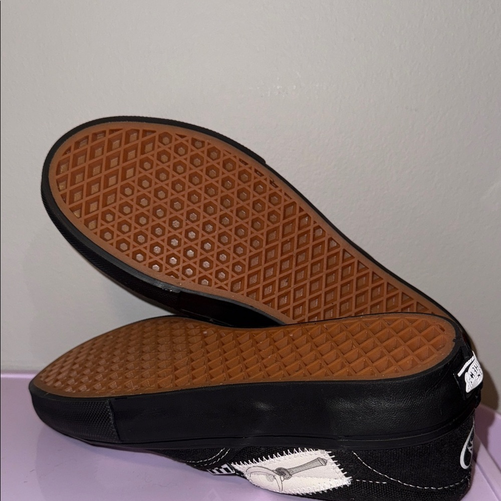 ⬇️Unisex Vans x Sailor Moon Anime Black and White Slip-On Shoes - Picture 6 of 9